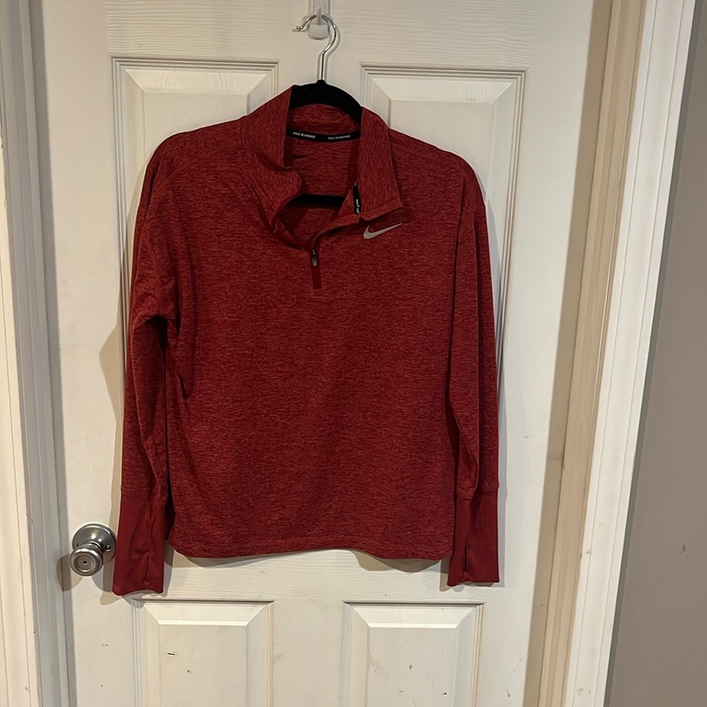 nike running quarter zip
reddish pink color